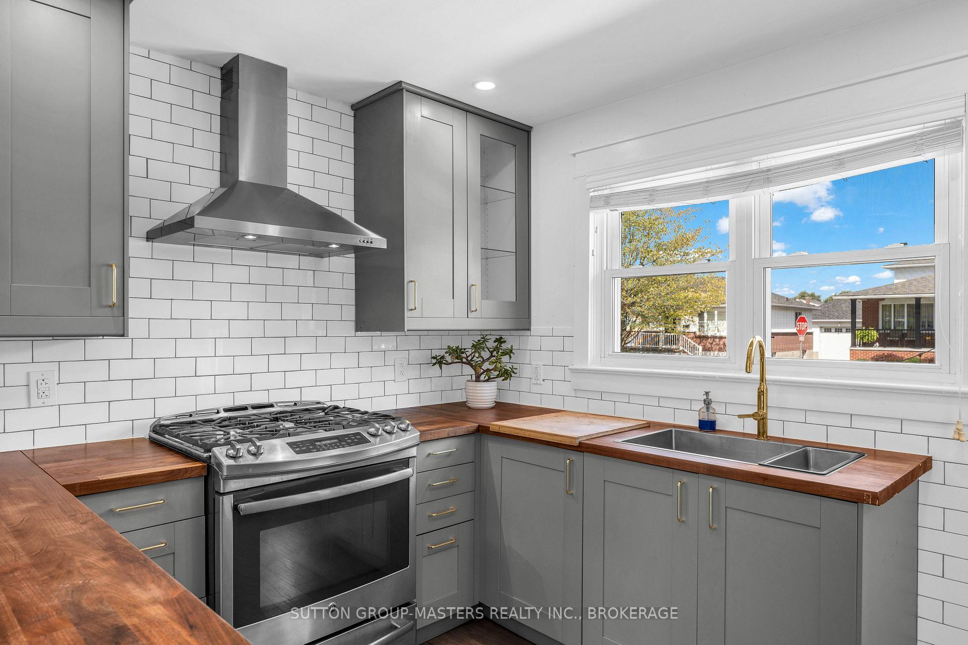 Photo 13 of 945 Victoria Street, Kingston, East of Sir John A. Blvd — HOMEH