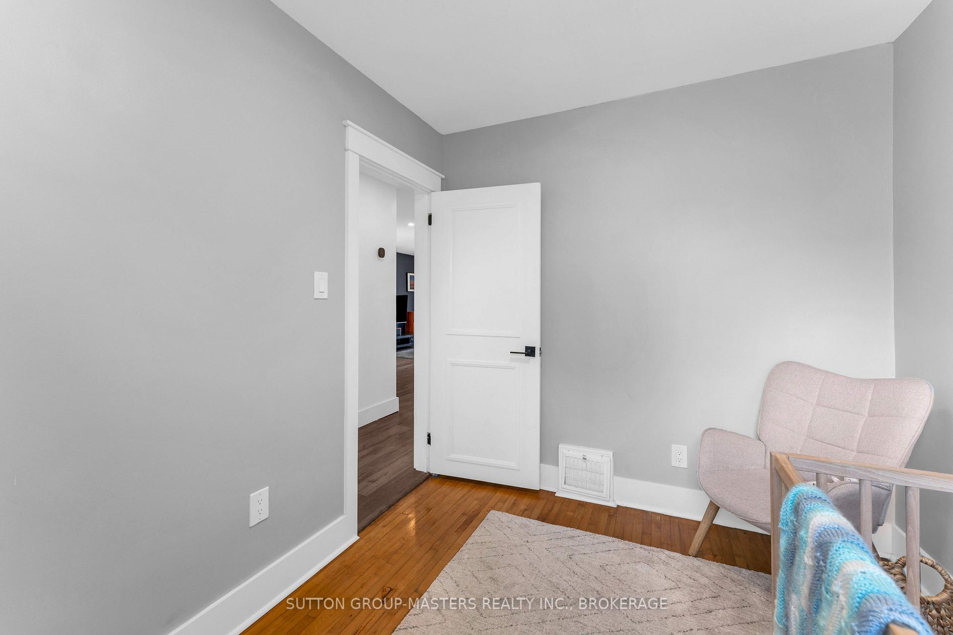 Photo 20 of 945 Victoria Street, Kingston, East of Sir John A. Blvd — HOMEH