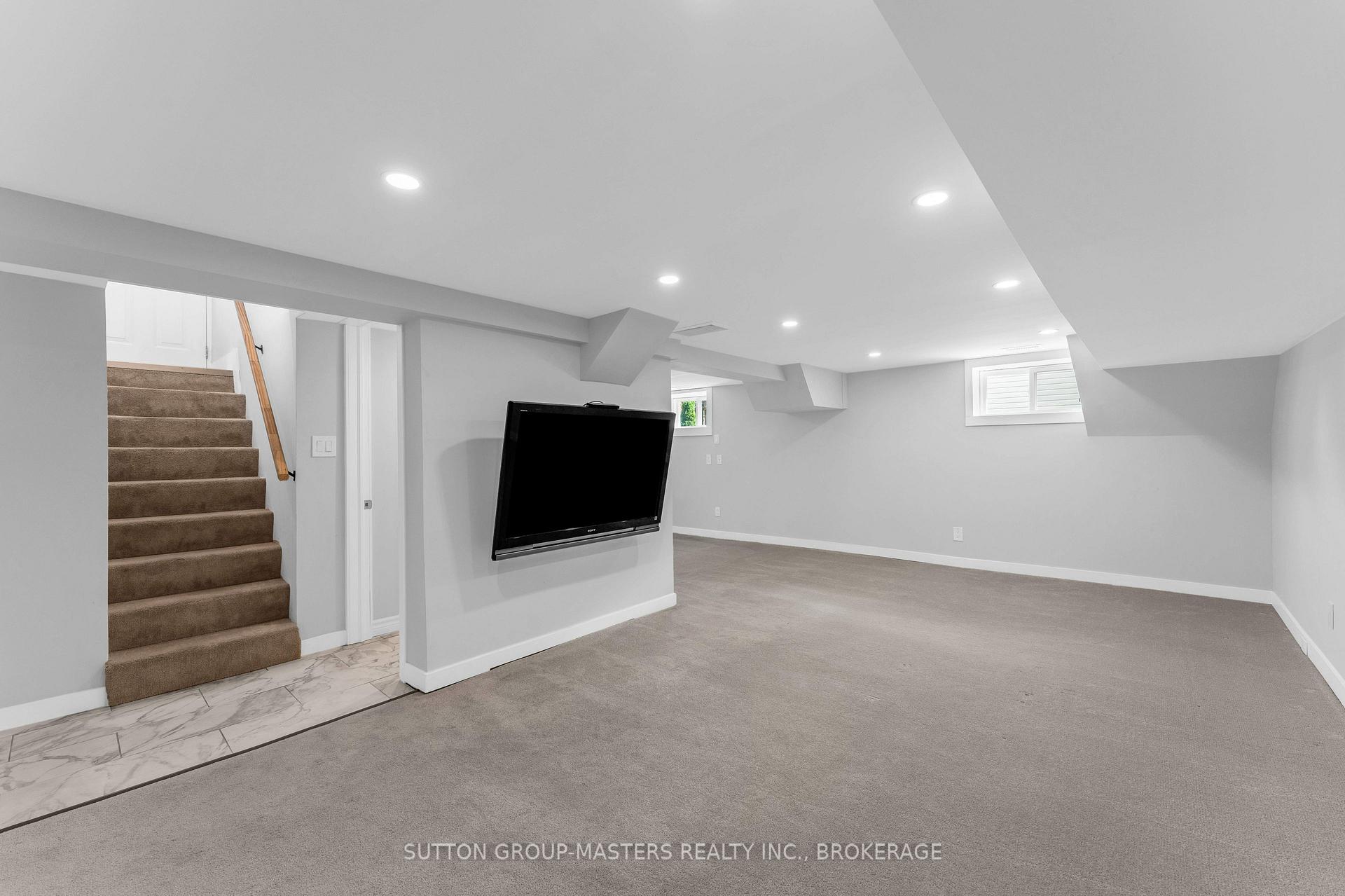 Photo 22 of 945 Victoria Street, Kingston, East of Sir John A. Blvd — HOMEH
