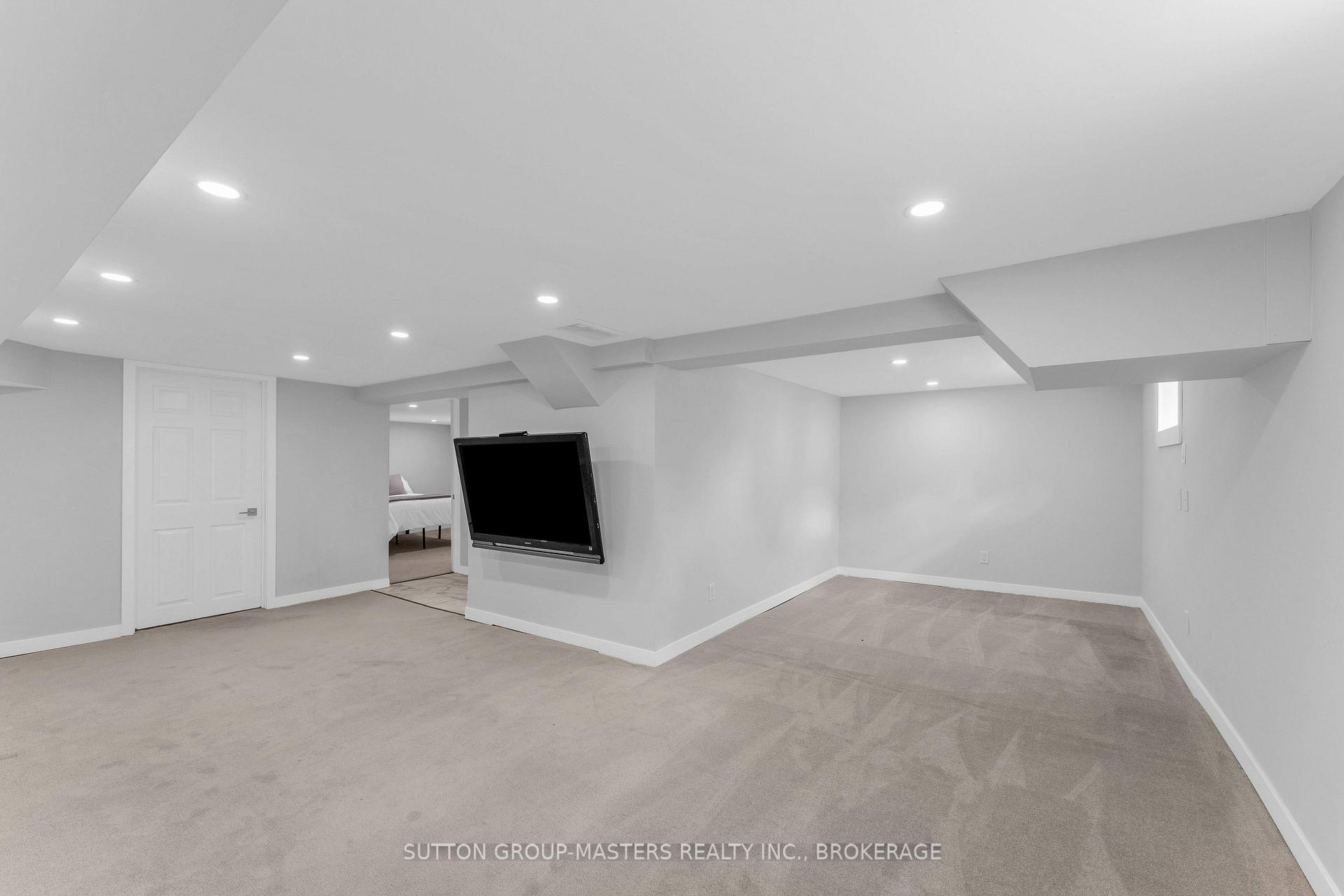 Photo 23 of 945 Victoria Street, Kingston, East of Sir John A. Blvd — HOMEH