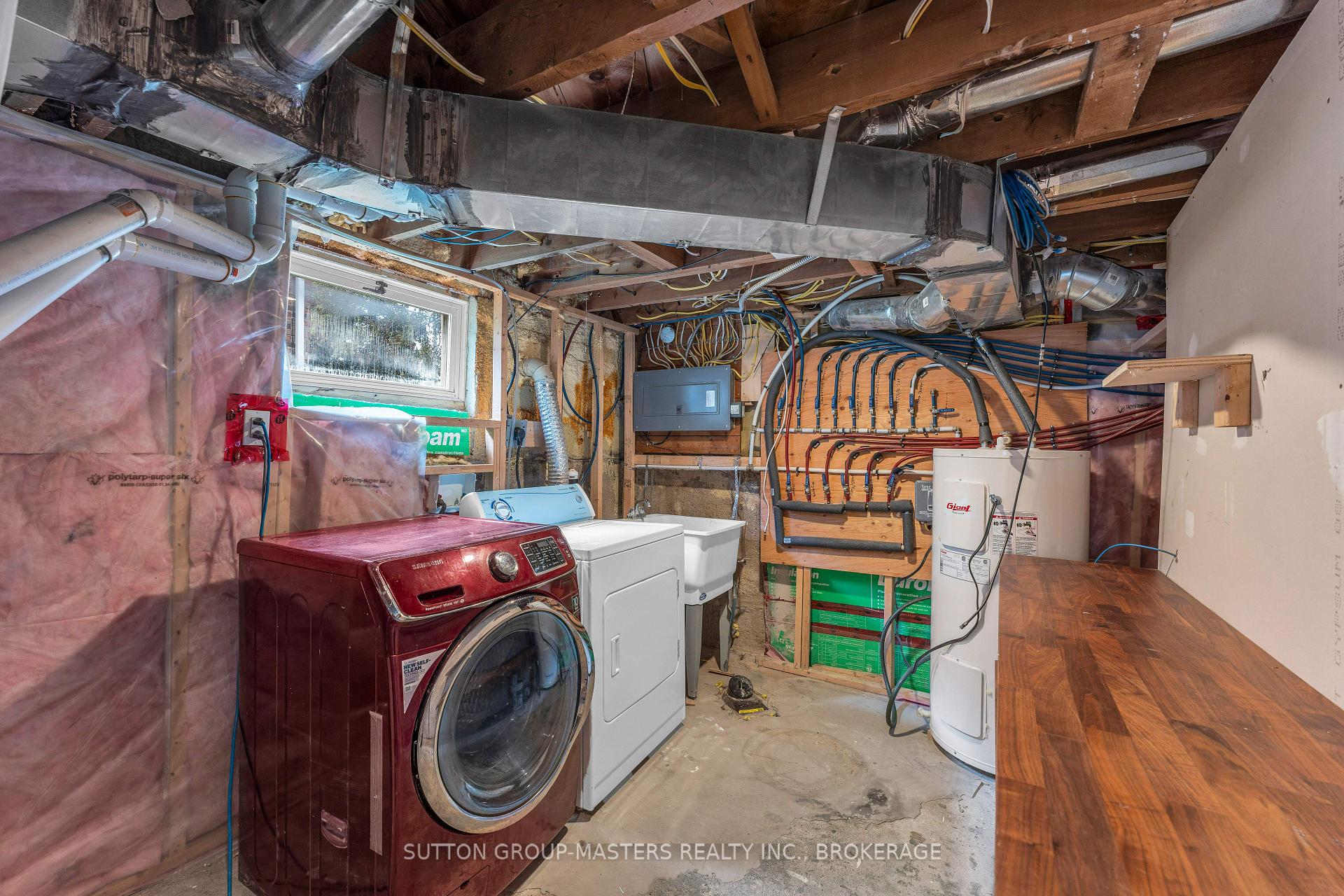 Photo 29 of 945 Victoria Street, Kingston, East of Sir John A. Blvd — HOMEH