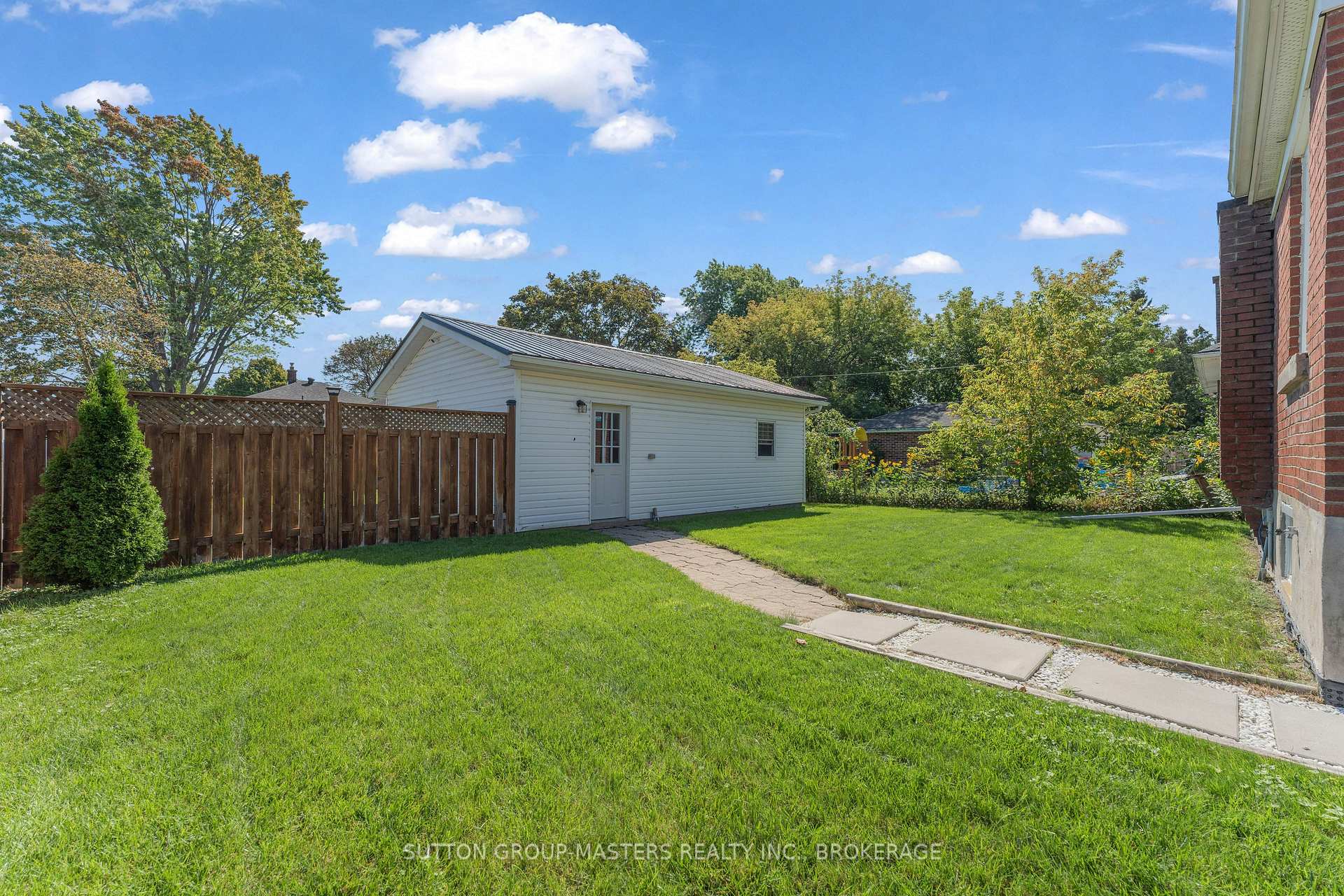 Photo 31 of 945 Victoria Street, Kingston, East of Sir John A. Blvd — HOMEH