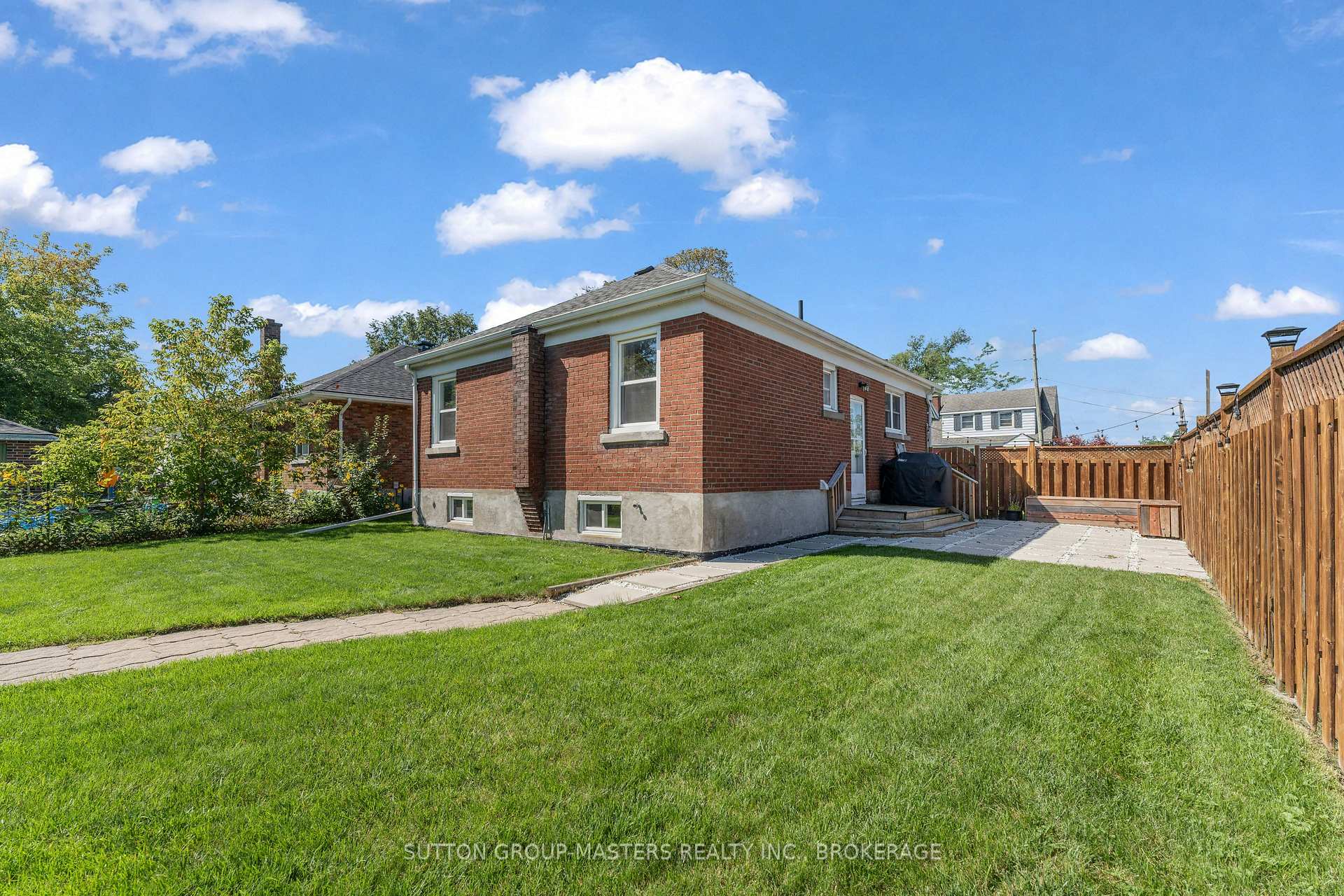 Photo 32 of 945 Victoria Street, Kingston, East of Sir John A. Blvd — HOMEH