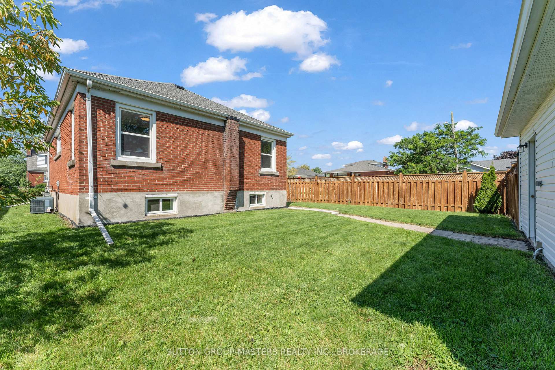Photo 33 of 945 Victoria Street, Kingston, East of Sir John A. Blvd — HOMEH