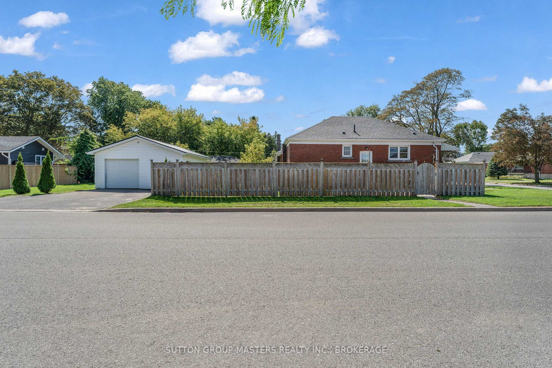 Photo 34 of 945 Victoria Street, Kingston, East of Sir John A. Blvd — HOMEH