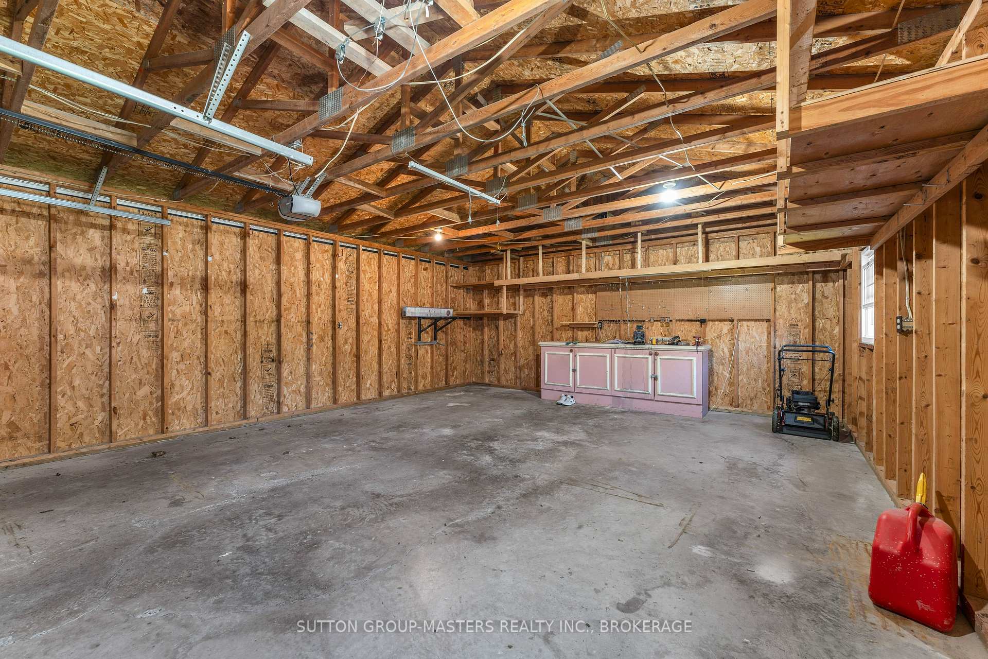 Photo 37 of 945 Victoria Street, Kingston, East of Sir John A. Blvd — HOMEH