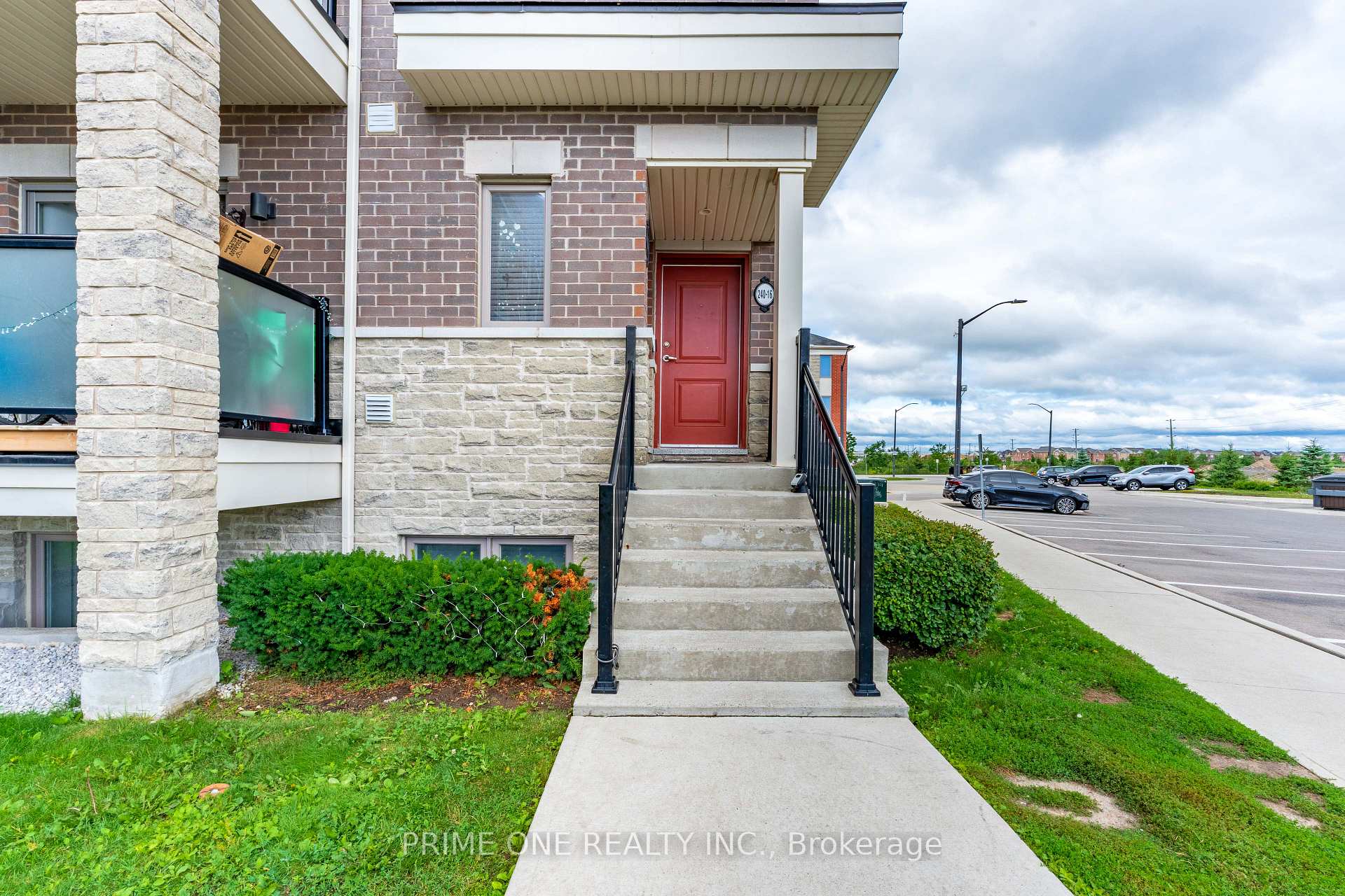 Photo 3 of Unit 16, 240 Lagerfeld Drive, Brampton, Northwest Brampton — HOMEH