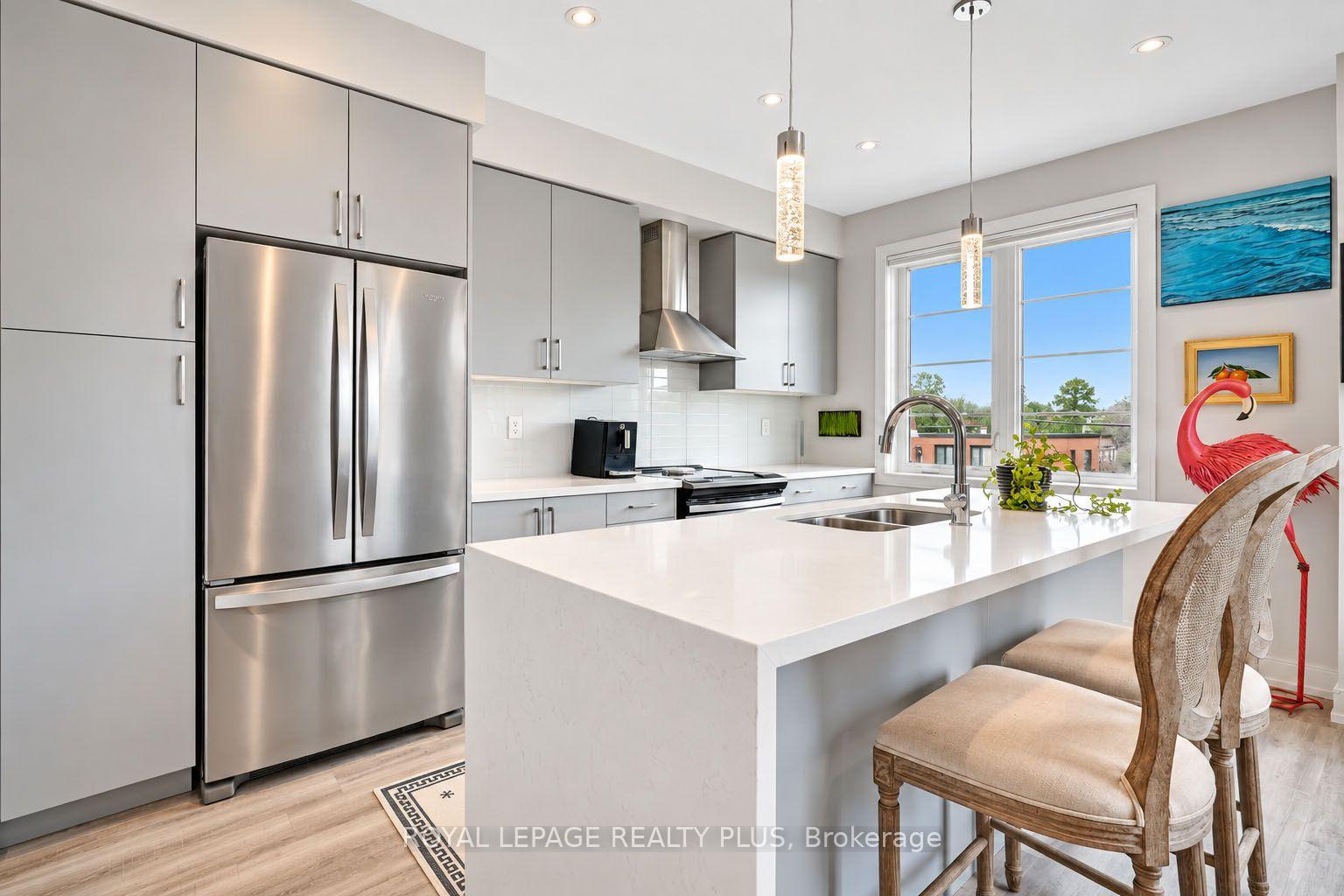 Photo 5 of 560 Rapids Lane, Mississauga, Lakeview — HOMEH