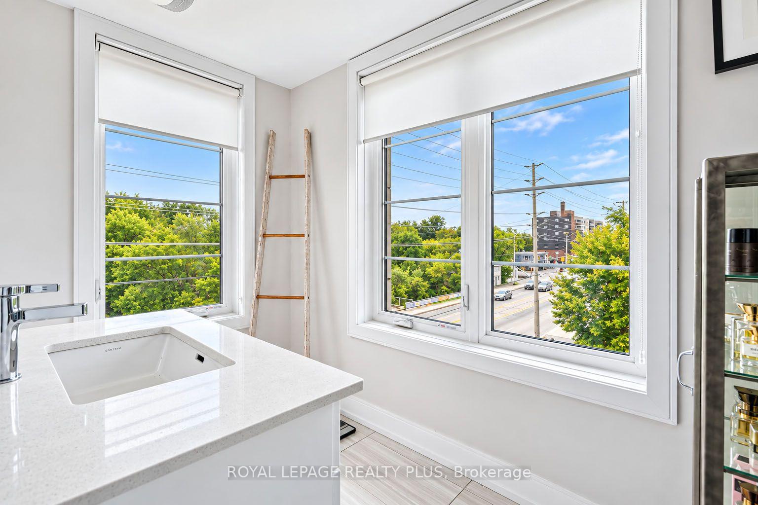 Photo 14 of 560 Rapids Lane, Mississauga, Lakeview — HOMEH