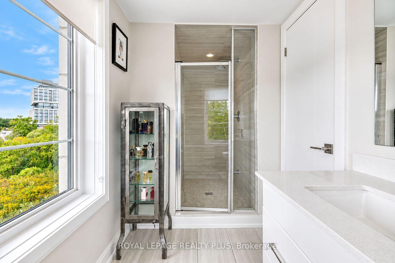 Photo 15 of 560 Rapids Lane, Mississauga, Lakeview — HOMEH