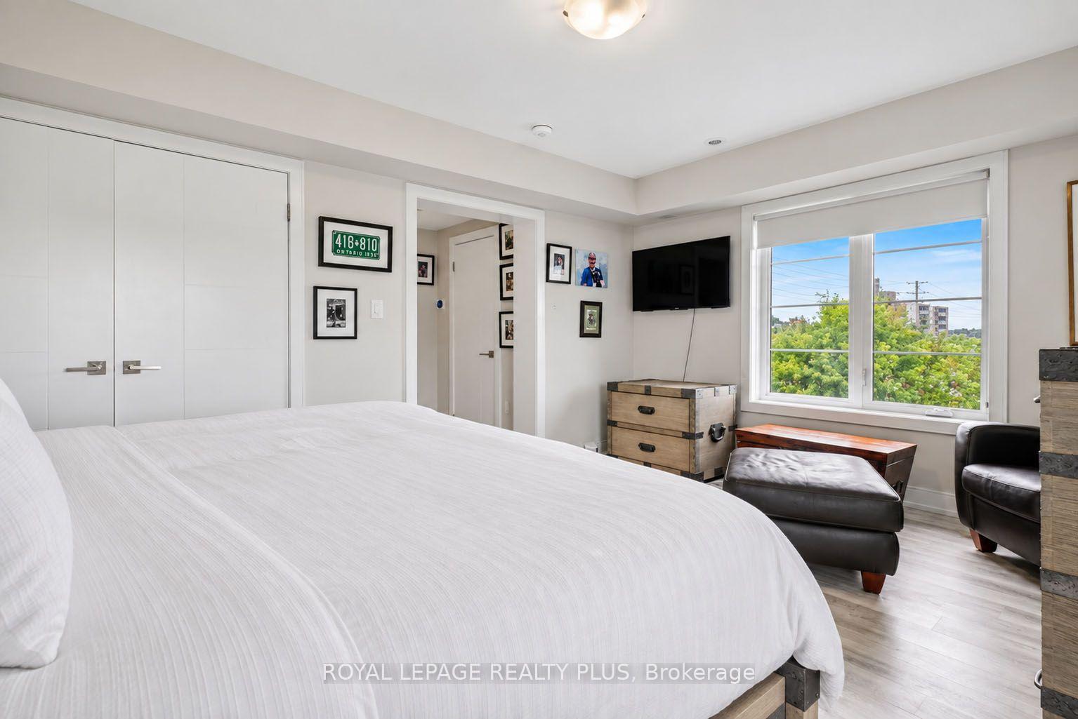 Photo 19 of 560 Rapids Lane, Mississauga, Lakeview — HOMEH
