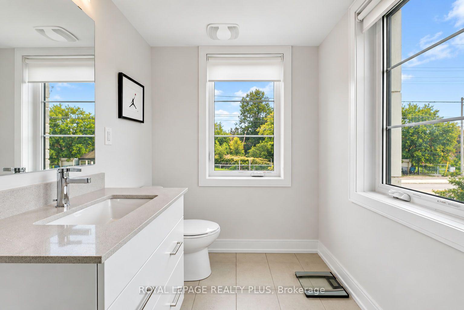 Photo 25 of 560 Rapids Lane, Mississauga, Lakeview — HOMEH