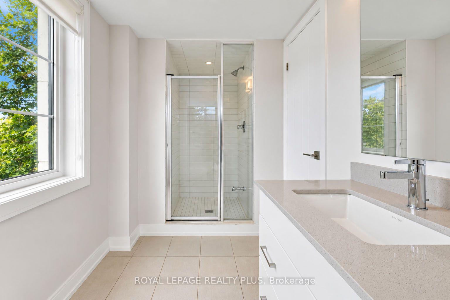 Photo 26 of 560 Rapids Lane, Mississauga, Lakeview — HOMEH