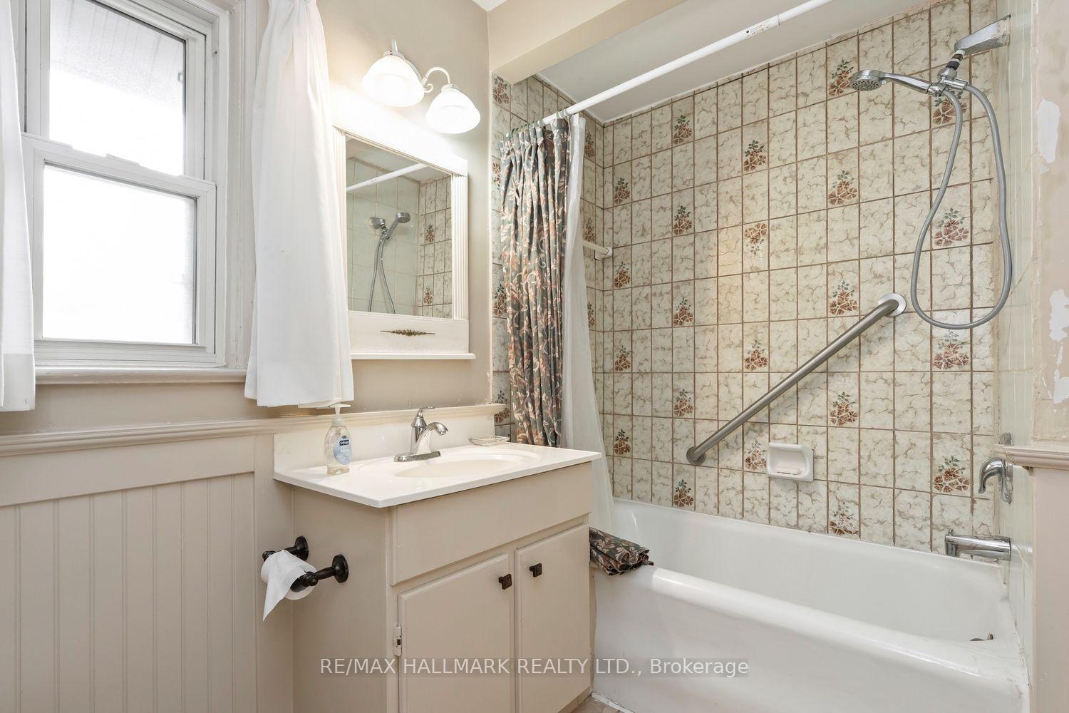 Photo 12 of 48 Chatsworth Drive, Toronto, Lawrence Park South — HOMEH