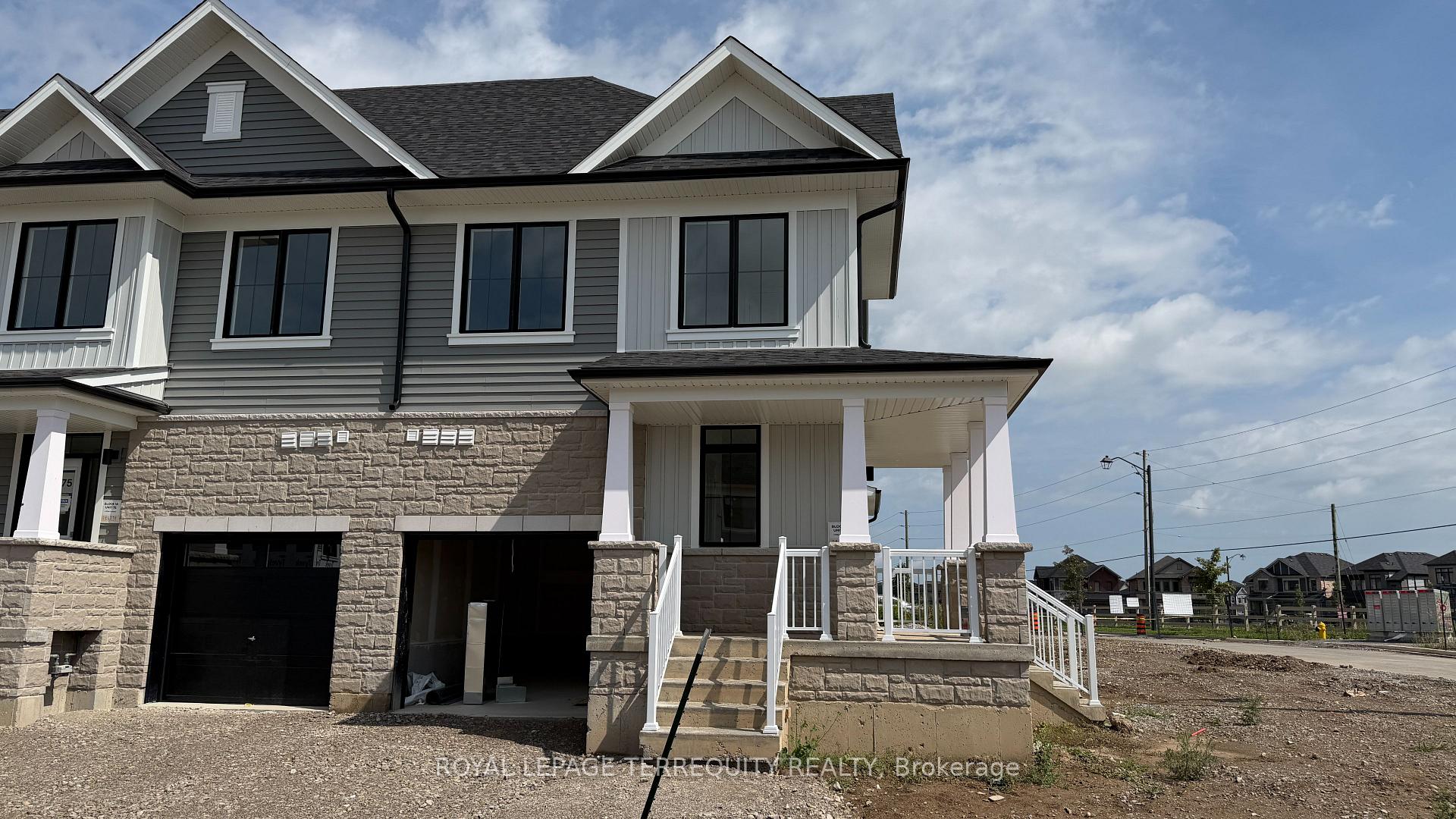 Photo 3 of 2 Elite Crescent, Haldimand — HOMEH