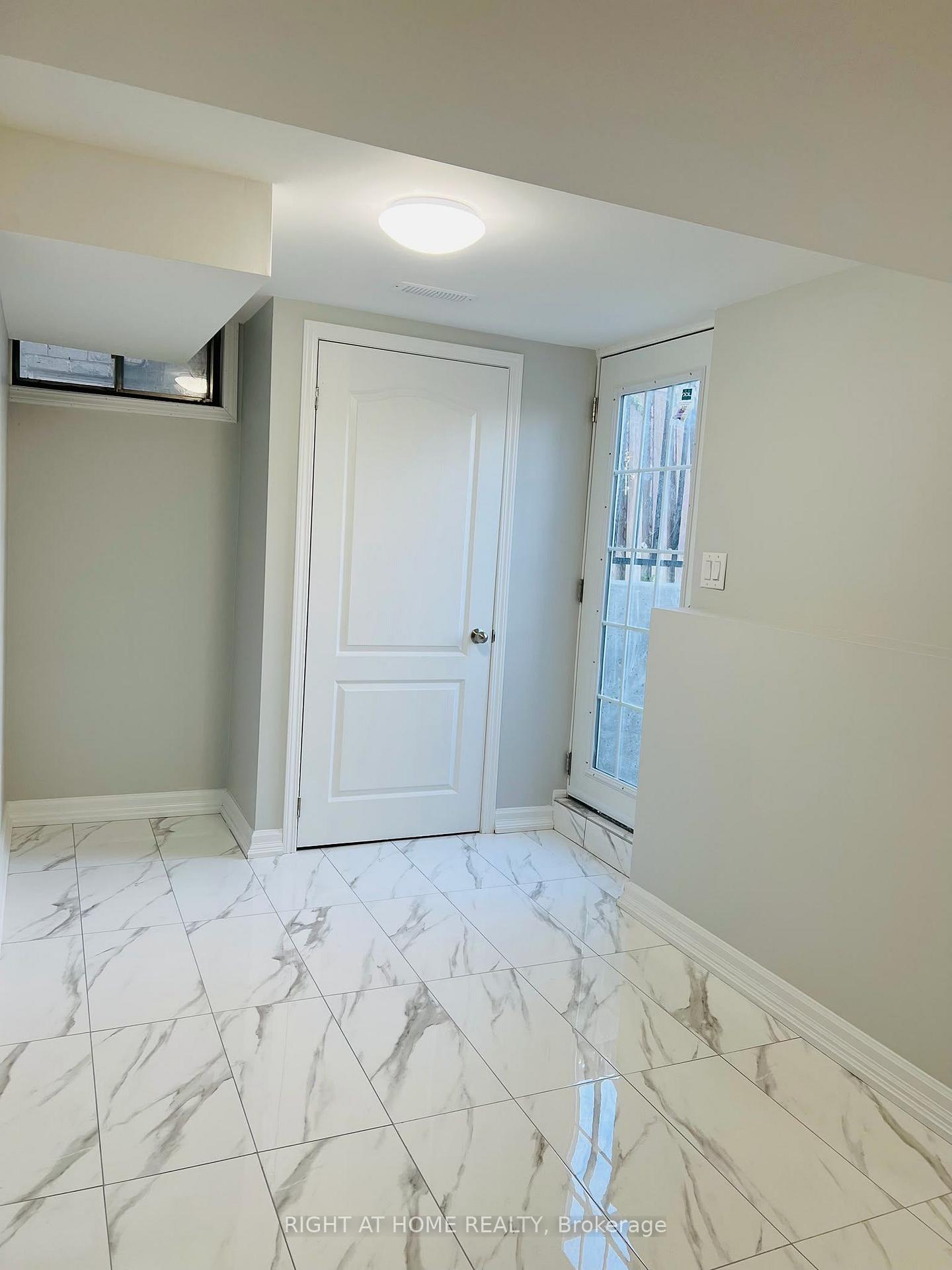 Photo 2 of Unit Lower, 314 Harrowsmith Drive, Mississauga, Hurontario — HOMEH