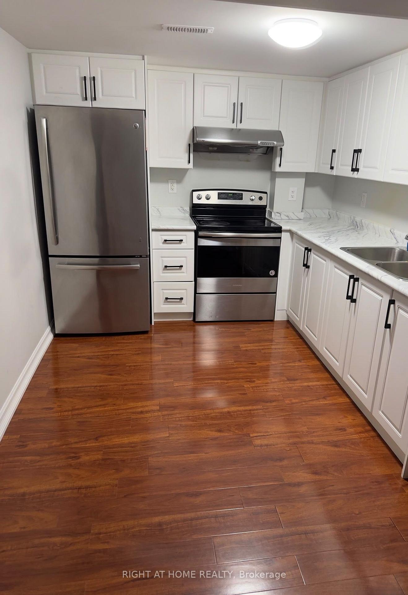 Photo 4 of Unit Lower, 314 Harrowsmith Drive, Mississauga, Hurontario — HOMEH
