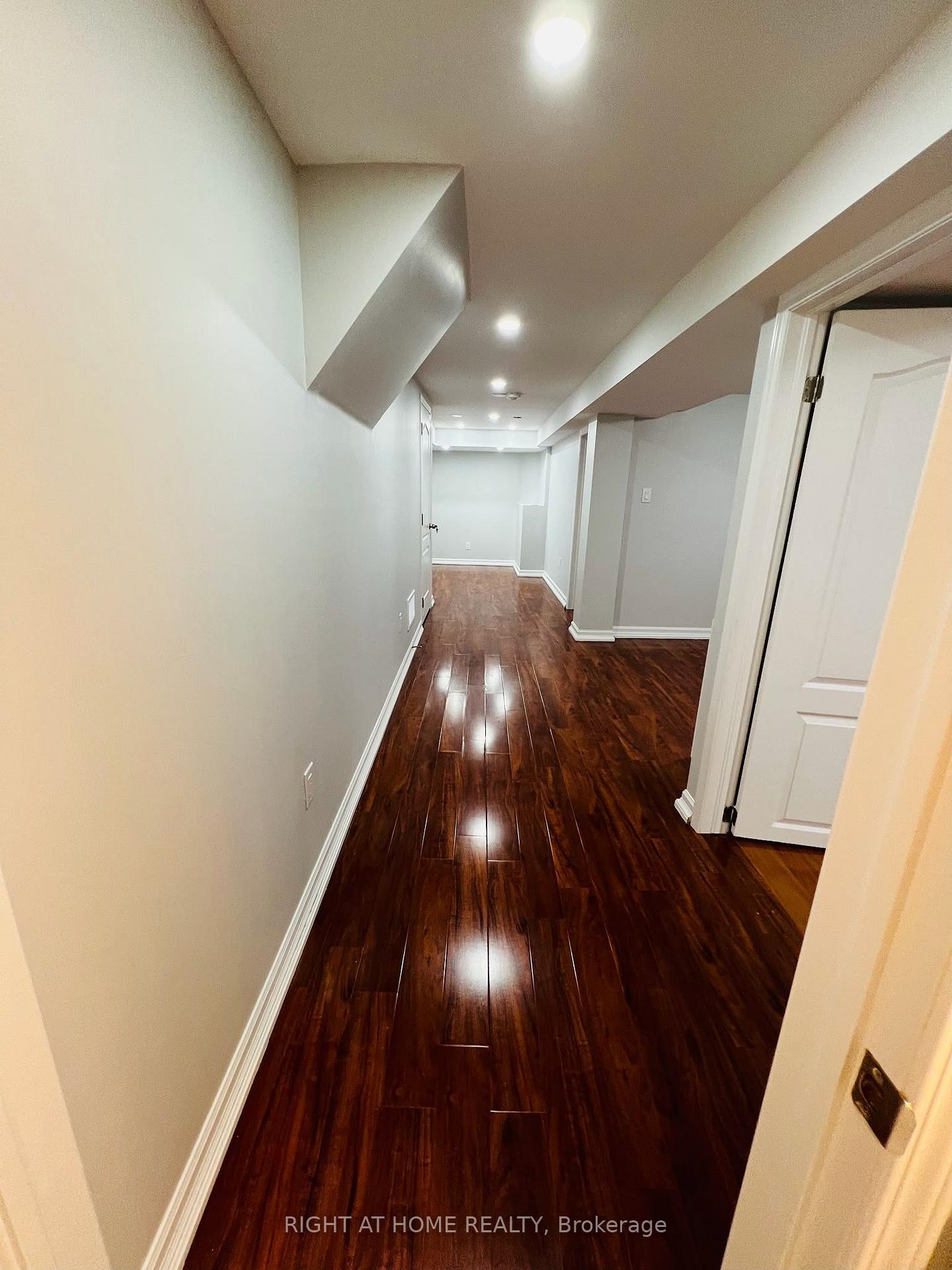 Photo 5 of Unit Lower, 314 Harrowsmith Drive, Mississauga, Hurontario — HOMEH