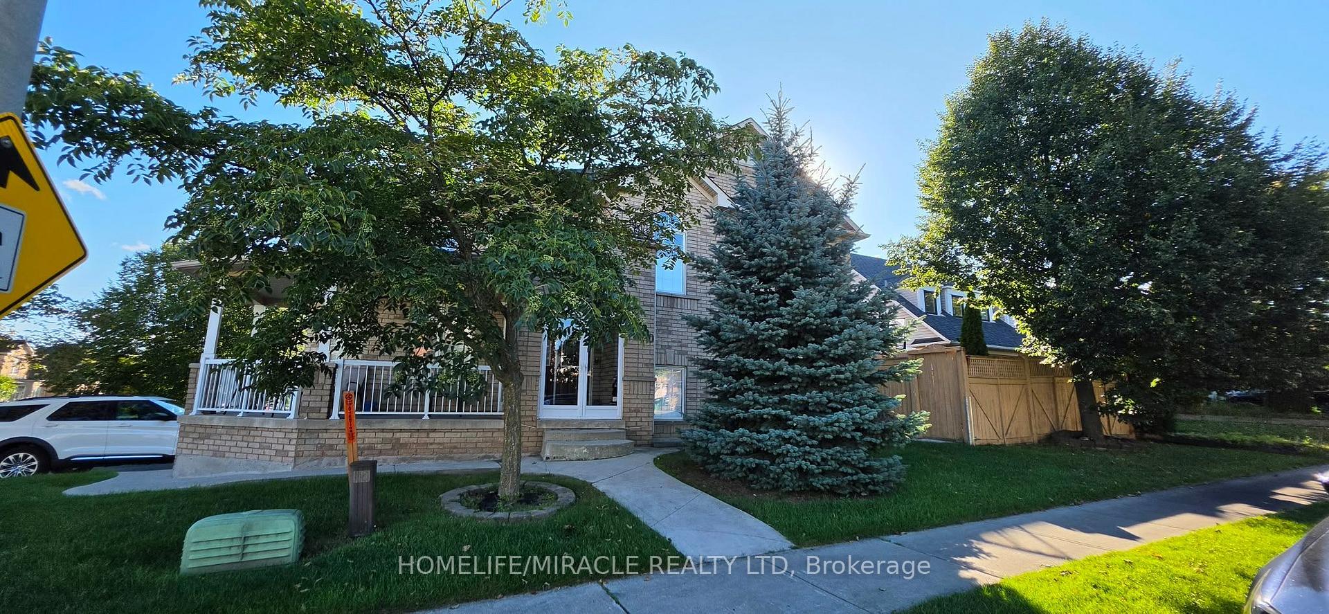 Photo 4 of 160 Queen Mary Drive, Brampton, Fletcher's Meadow — HOMEH