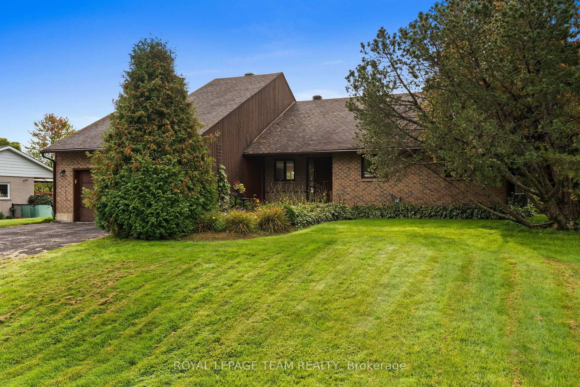 Photo 2 of 6591 Marina Drive, Ottawa, Manotick South to Roger Stevens — HOMEH