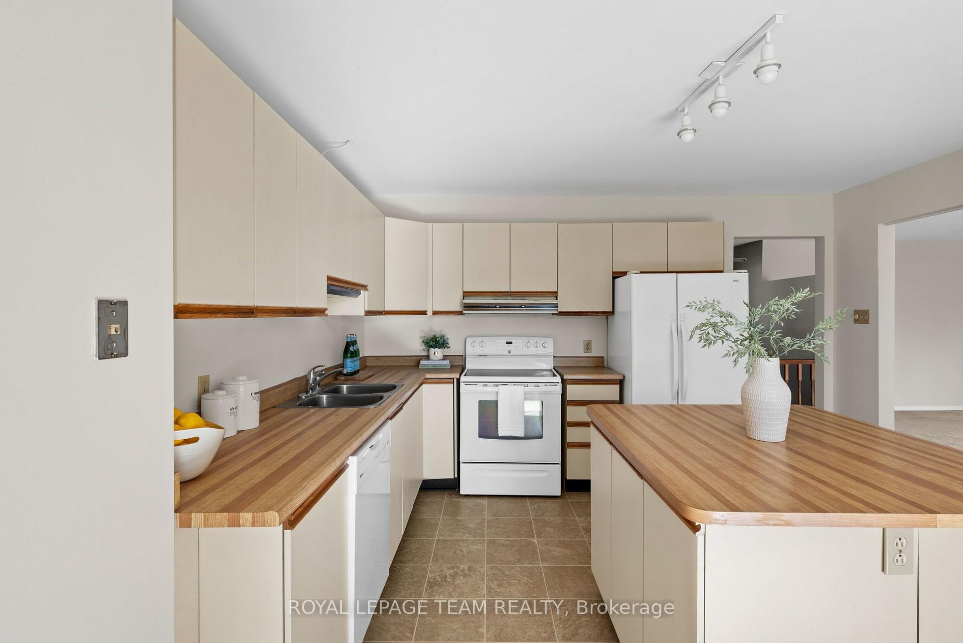 Photo 12 of 6591 Marina Drive, Ottawa, Manotick South to Roger Stevens — HOMEH