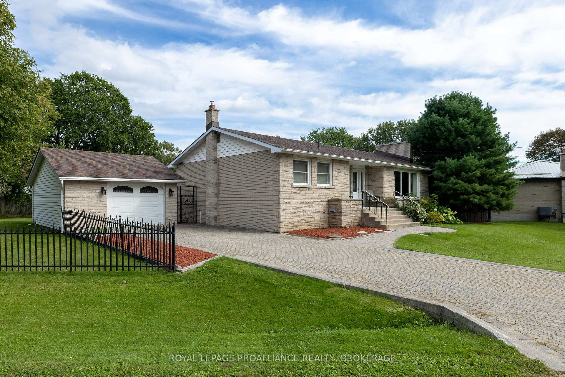 Photo of 424 Maple Ridge Drive