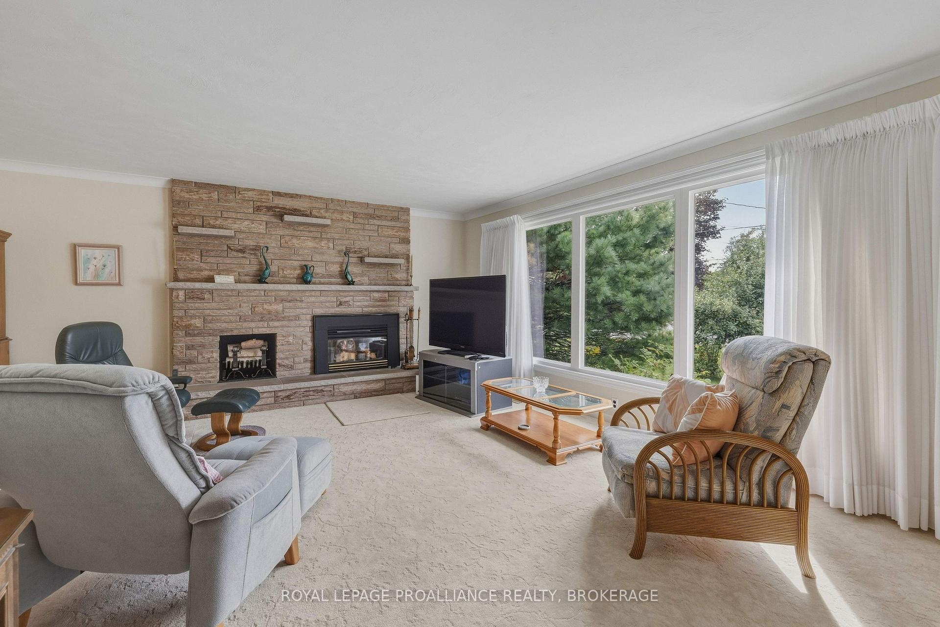 Photo 3 of 424 Maple Ridge Drive, Kingston, South of Taylor-Kidd Blvd — HOMEH