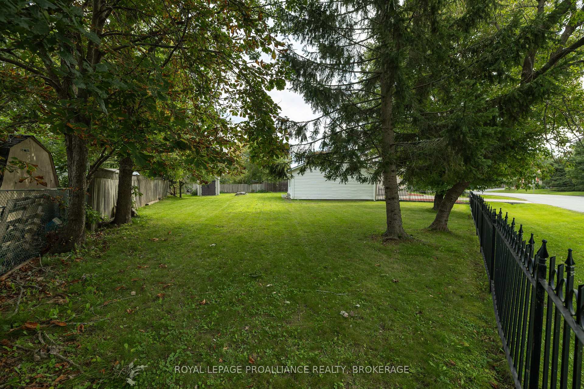 Photo 30 of 424 Maple Ridge Drive, Kingston, South of Taylor-Kidd Blvd — HOMEH