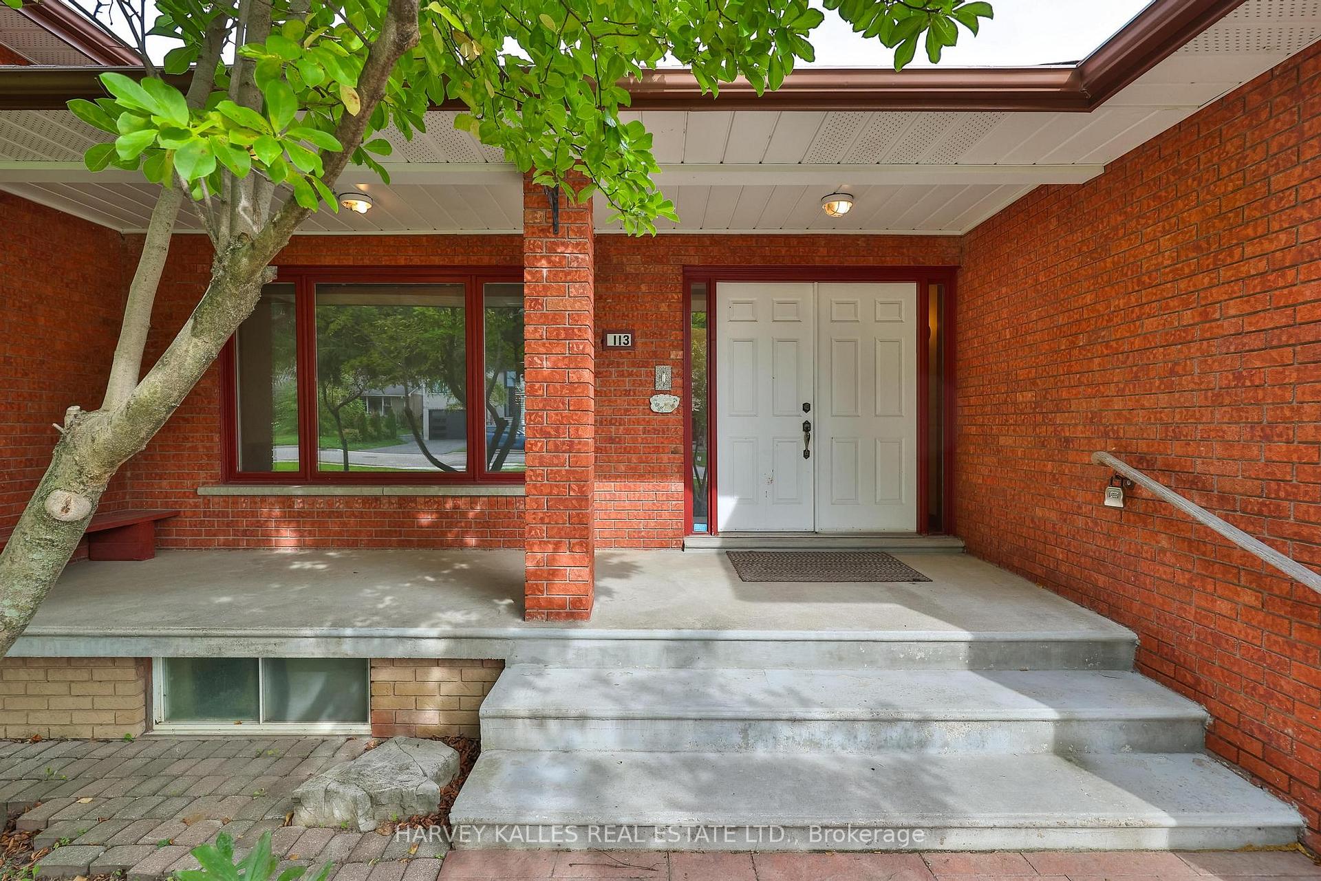 Photo 2 of 113 Bond Crescent, Richmond Hill, Oak Ridges — HOMEH