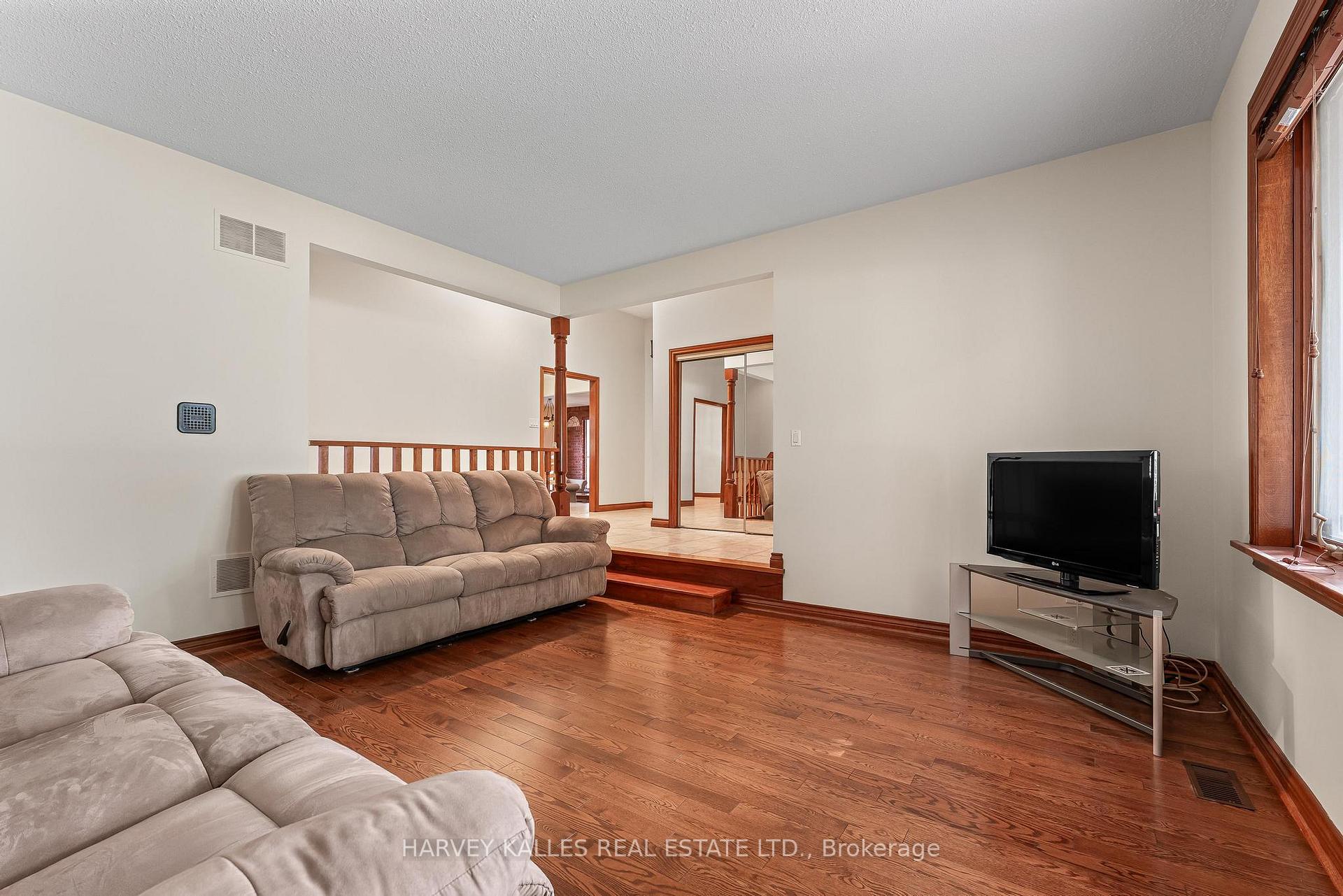 Photo 14 of 113 Bond Crescent, Richmond Hill, Oak Ridges — HOMEH