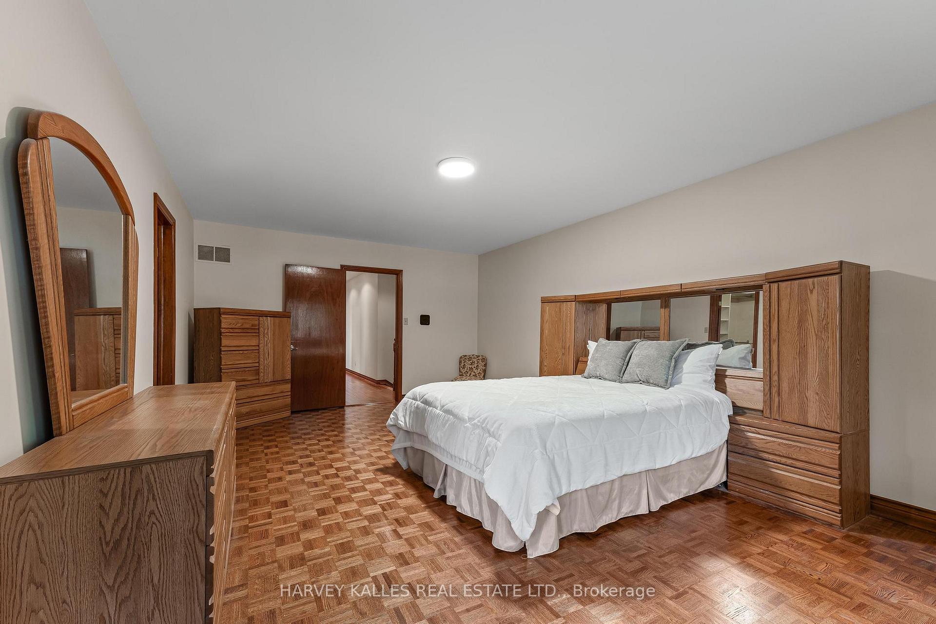 Photo 16 of 113 Bond Crescent, Richmond Hill, Oak Ridges — HOMEH