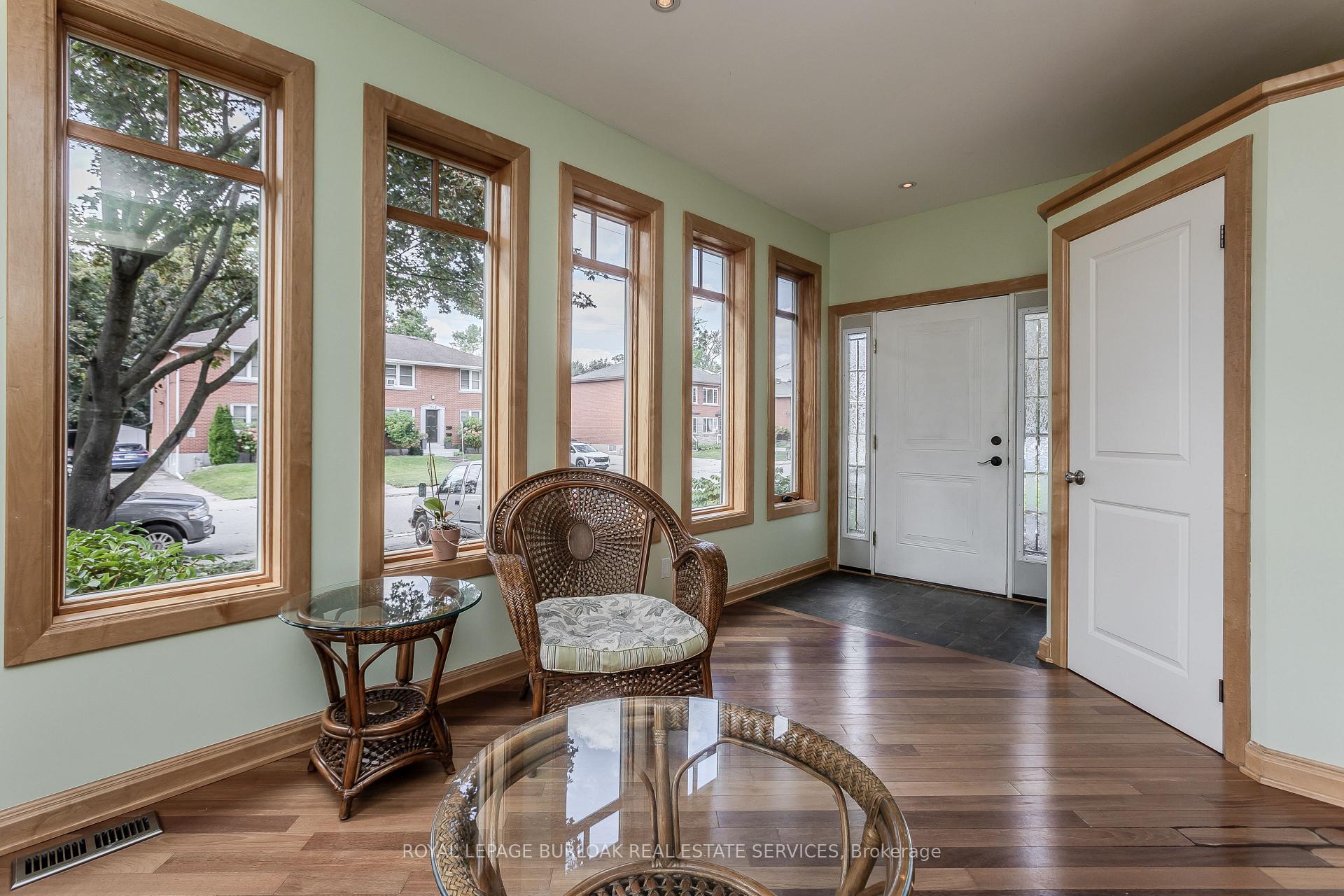 Photo 4 of 707 Ross Street, Burlington, Brant — HOMEH