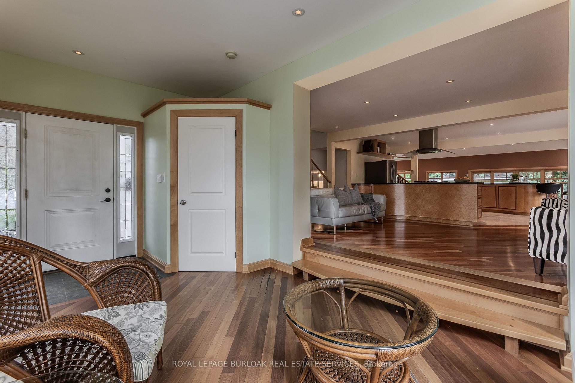Photo 5 of 707 Ross Street, Burlington, Brant — HOMEH