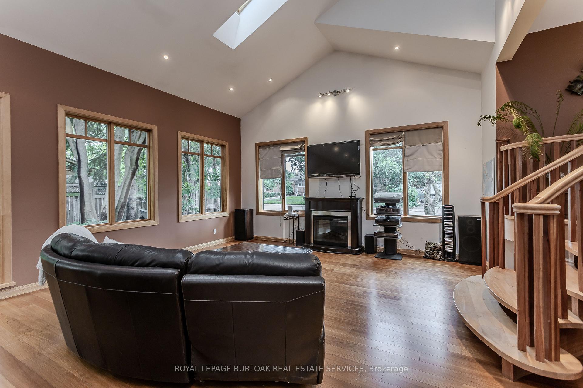 Photo 17 of 707 Ross Street, Burlington, Brant — HOMEH