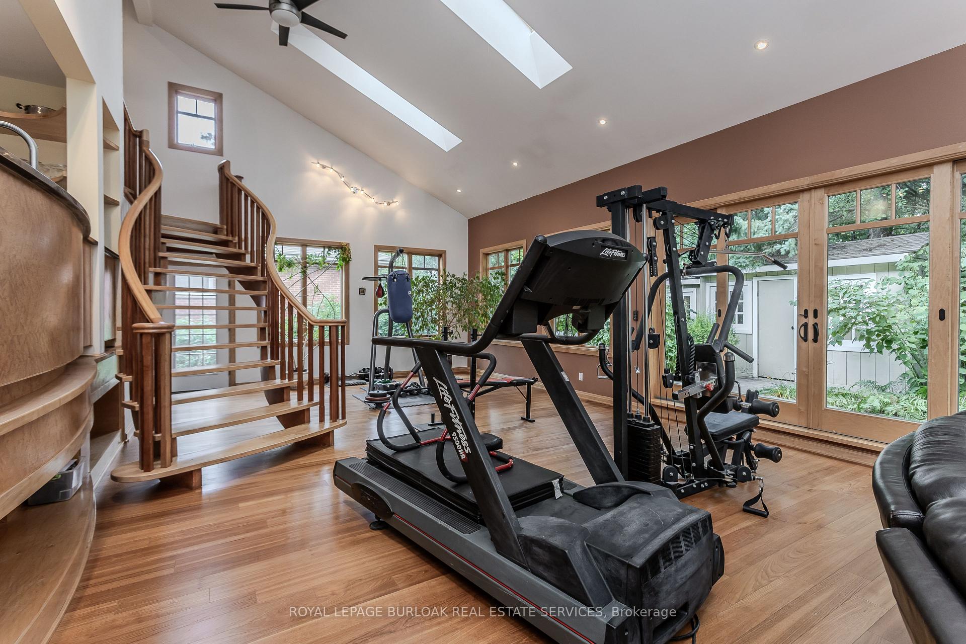 Photo 18 of 707 Ross Street, Burlington, Brant — HOMEH