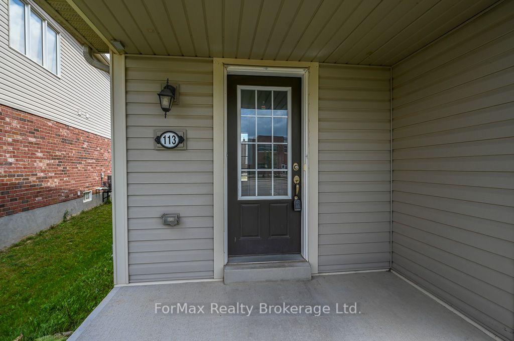 Photo 5 of 113 English Lane, Brantford, Shellard Lane — HOMEH