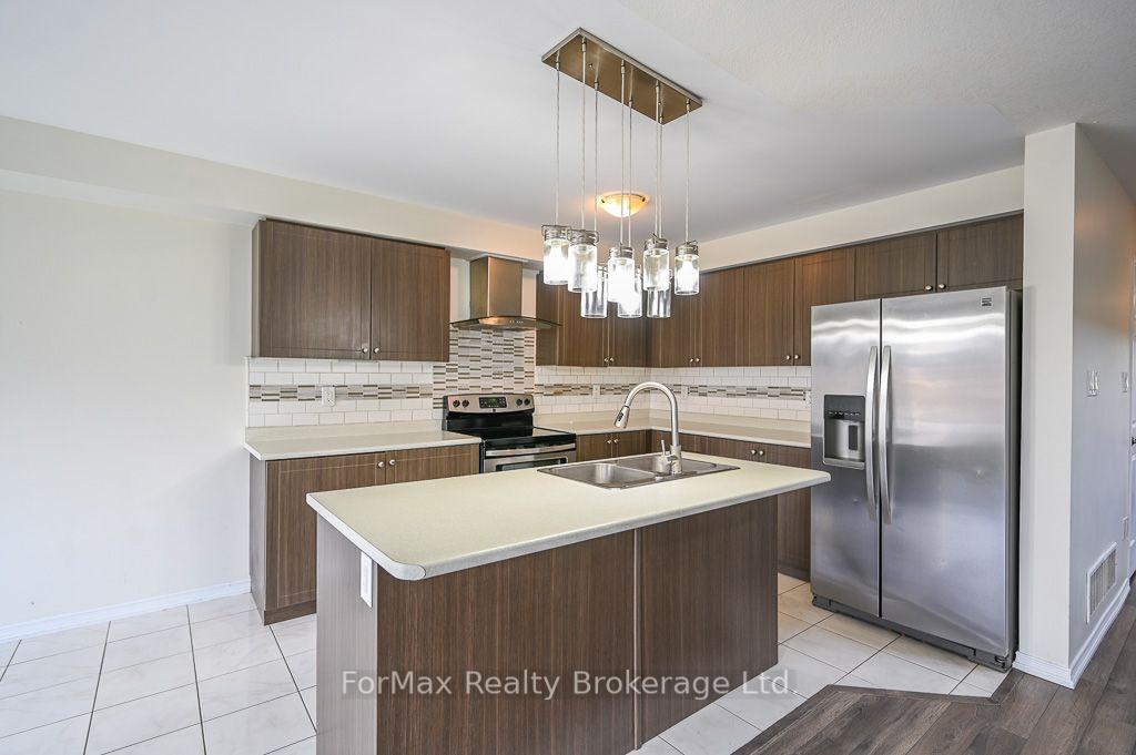 Photo 11 of 113 English Lane, Brantford, Shellard Lane — HOMEH