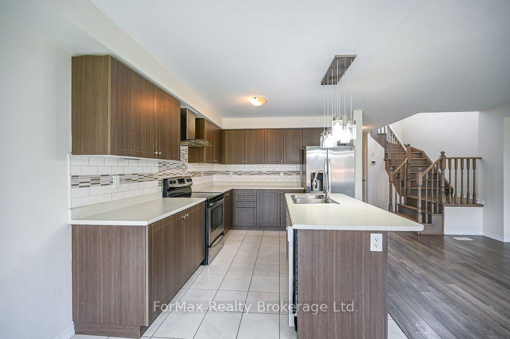 Photo 12 of 113 English Lane, Brantford, Shellard Lane — HOMEH