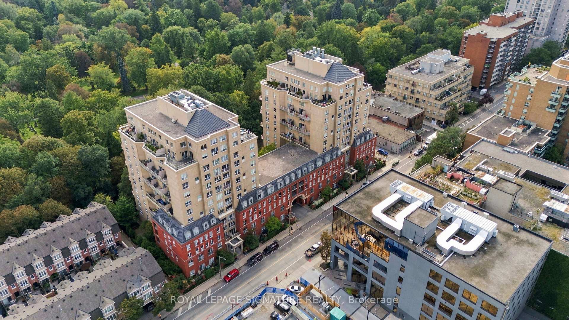 Photo 3 of Unit 207, 119 Merton Street, Toronto, Mount Pleasant West — HOMEH