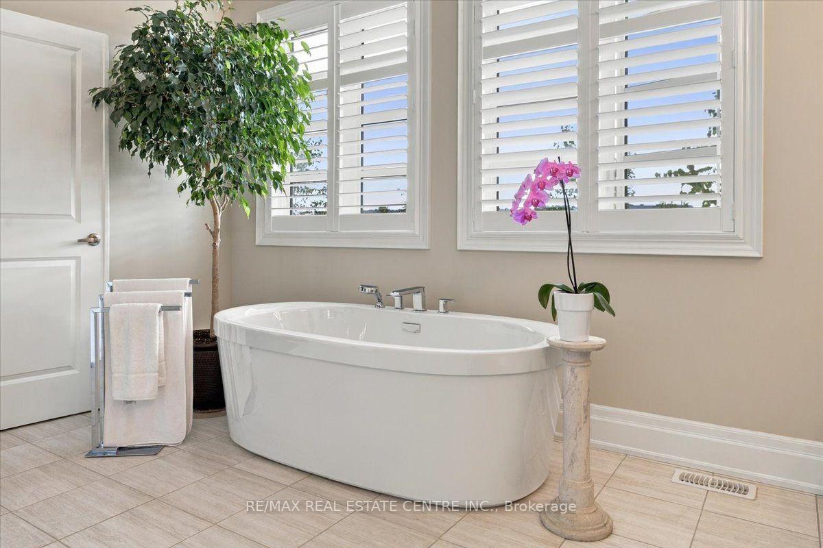 Photo 30 of 3124 Parsonage Crescent, Oakville, Glenorchy — HOMEH