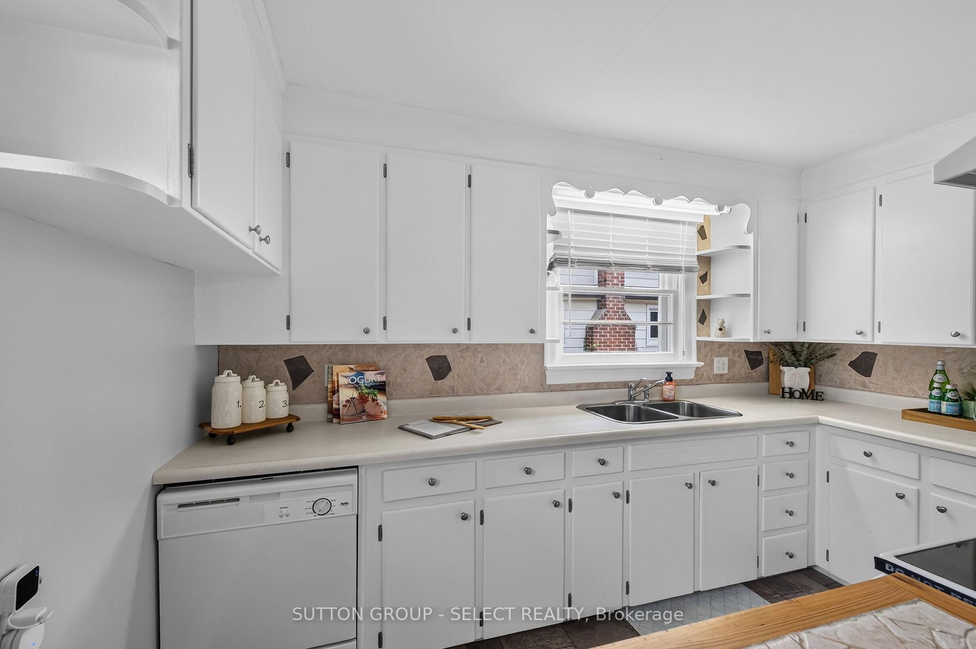 Photo 15 of 1852 Avalon Street, London, East H — HOMEH