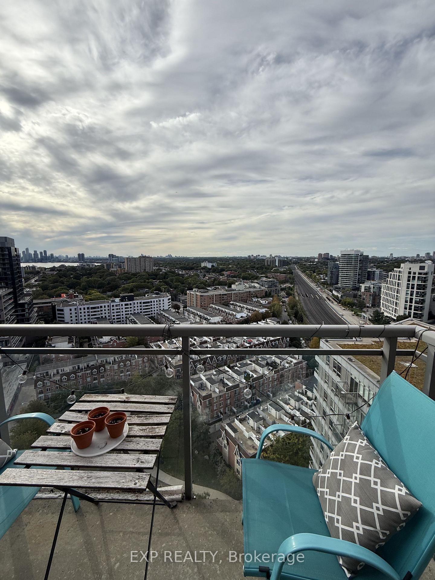 Photo 8 of Unit 2208, 38 Joe Shuster Way, Toronto, South Parkdale — HOMEH