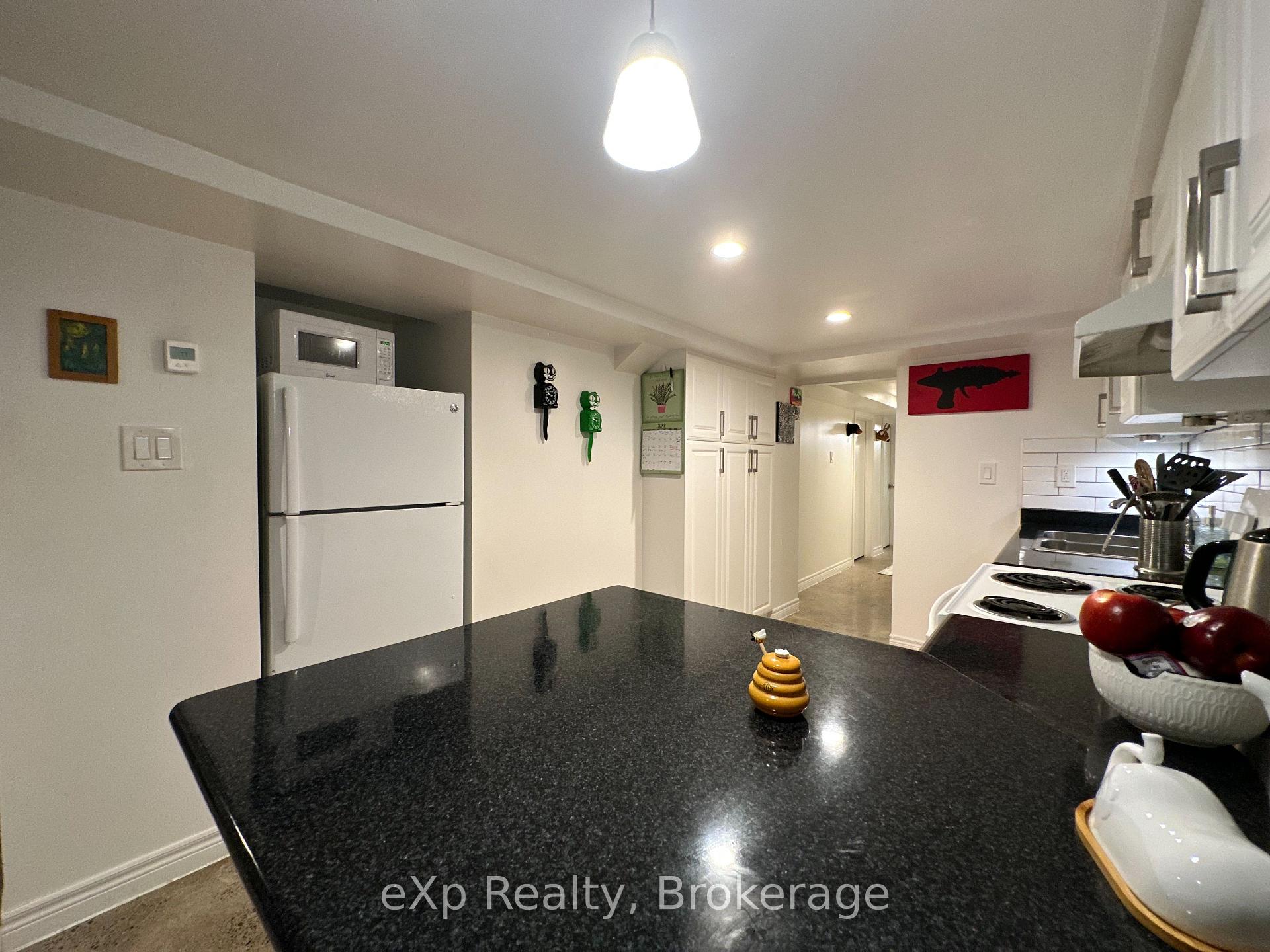 Photo 5 of Unit 3, 36 Second Street, Etobicoke, New Toronto — HOMEH