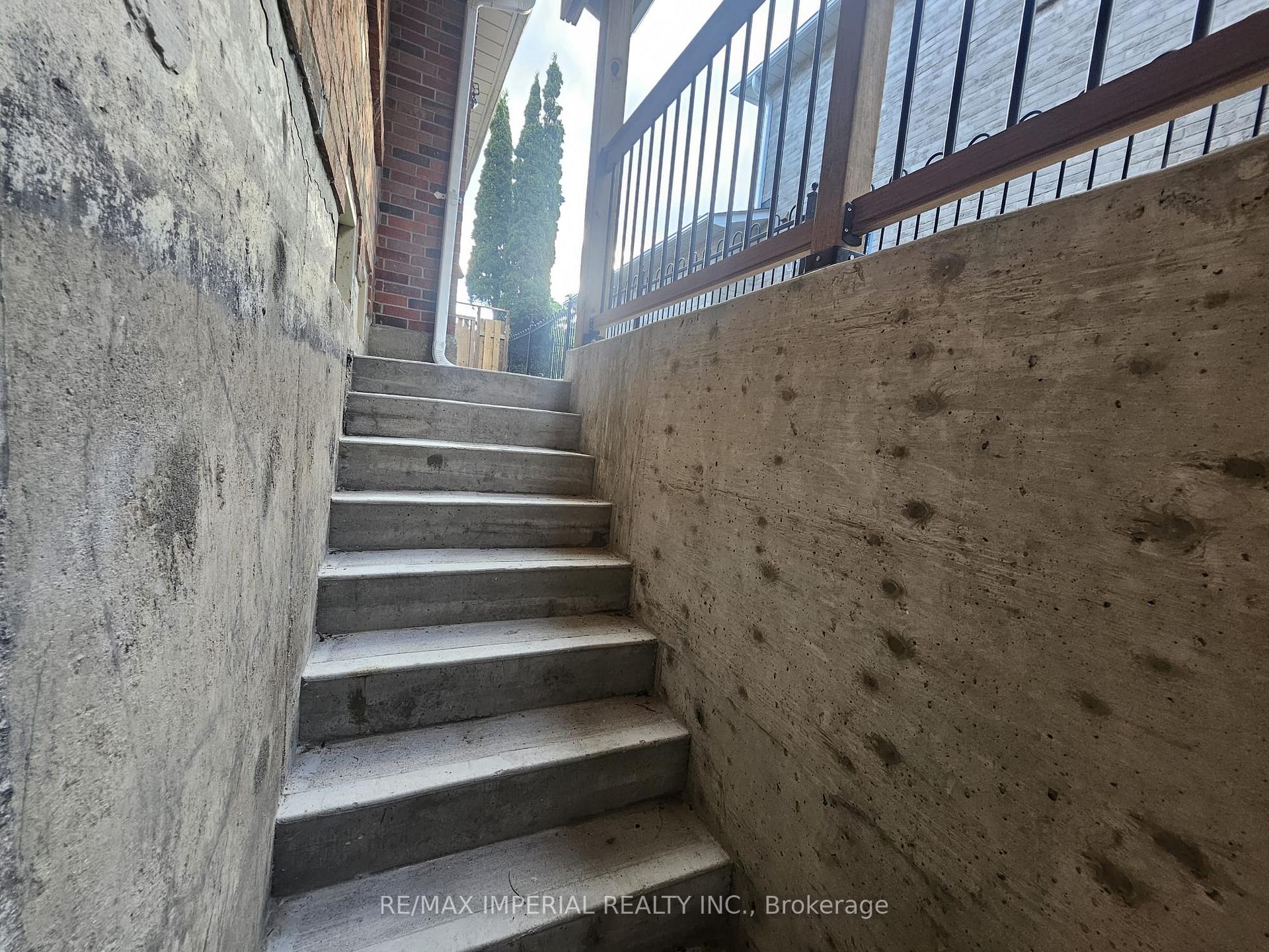 Photo 1 of Unit Basement, 37 Stave Crescent, Richmond Hill, Westbrook — HOMEH