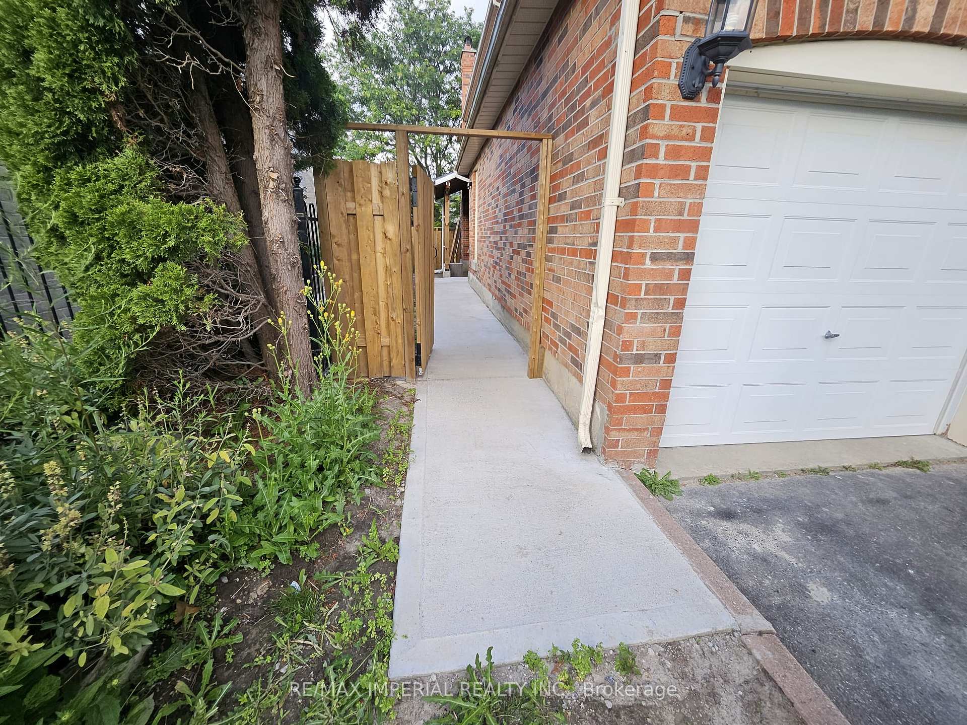 Photo 5 of Unit Basement, 37 Stave Crescent, Richmond Hill, Westbrook — HOMEH