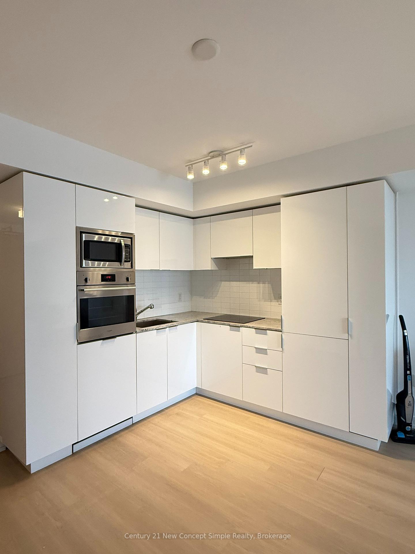 Photo 5 of Unit 3604, 11 Wellesley Street W, Toronto, Bay Street Corridor — HOMEH