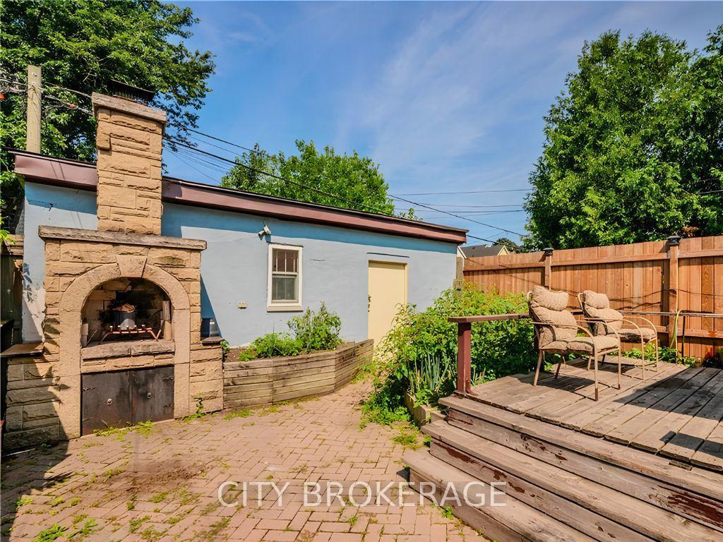 Photo 3 of 31 Kinrade Avenue, Hamilton, Gibson — HOMEH