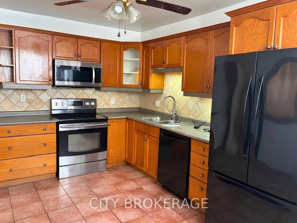 Photo 4 of 31 Kinrade Avenue, Hamilton, Gibson — HOMEH