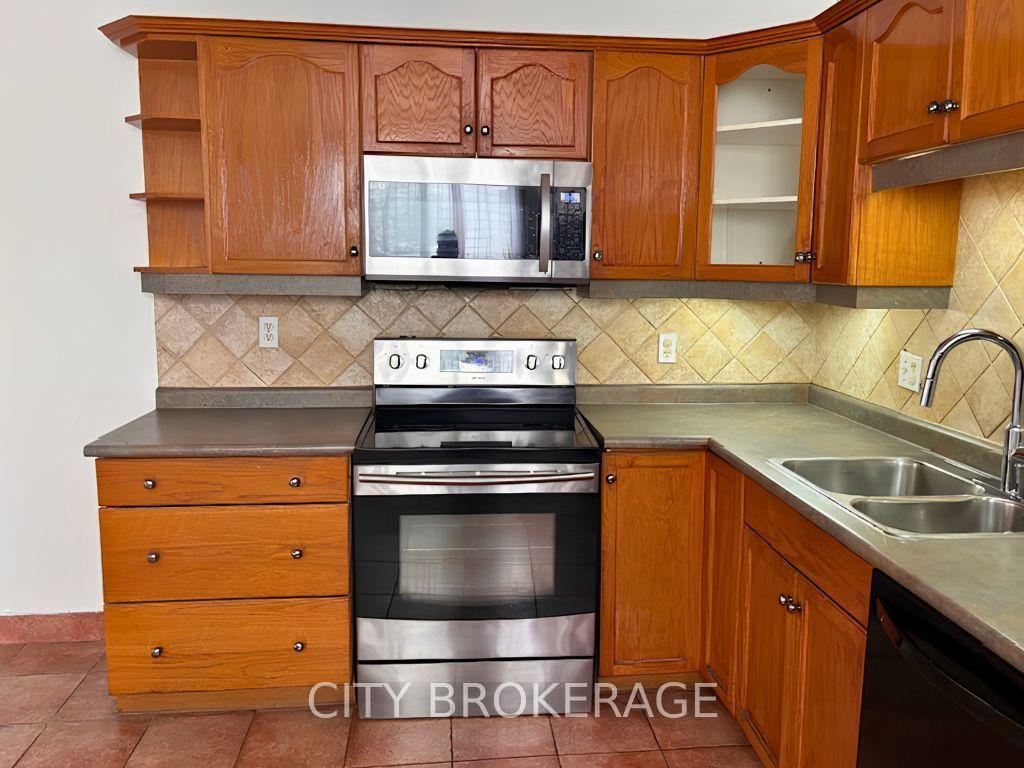 Photo 5 of 31 Kinrade Avenue, Hamilton, Gibson — HOMEH