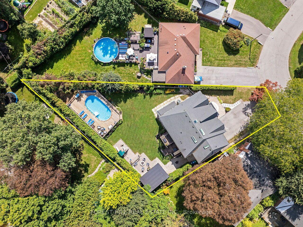 Photo 2 of 2041 Stewart Crescent, Mississauga, Lakeview — HOMEH
